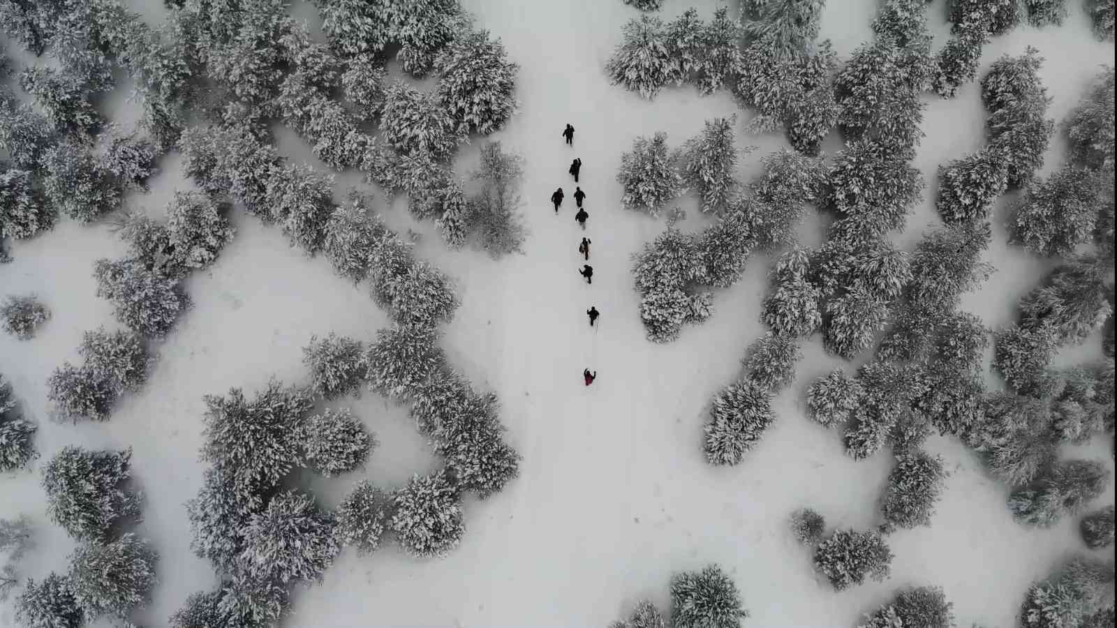 Karla kaplı kent ormanında doğa yürüyüşü: Eşsiz manzara havadan görüntülendi #kirikkale