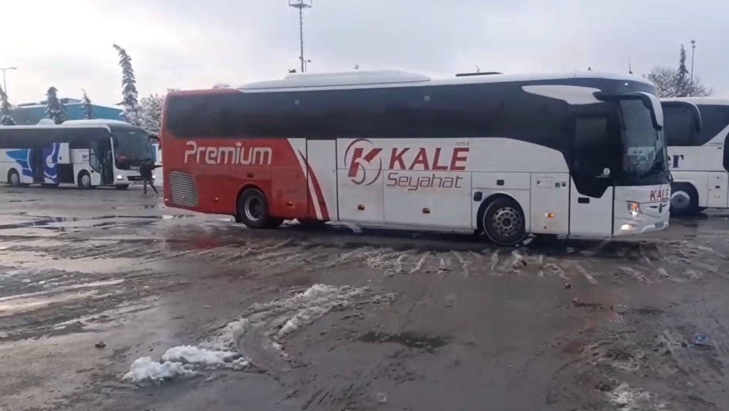 TEM otoyolunun açılmasıyla otobüsler yolculuklarına devam etti #kocaeli