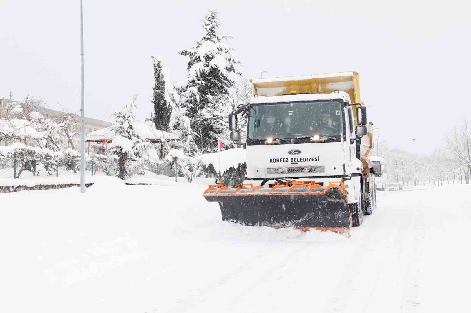 Körfez Belediyesi, kar temizleme çalışmalarına devam ediyor #kocaeli