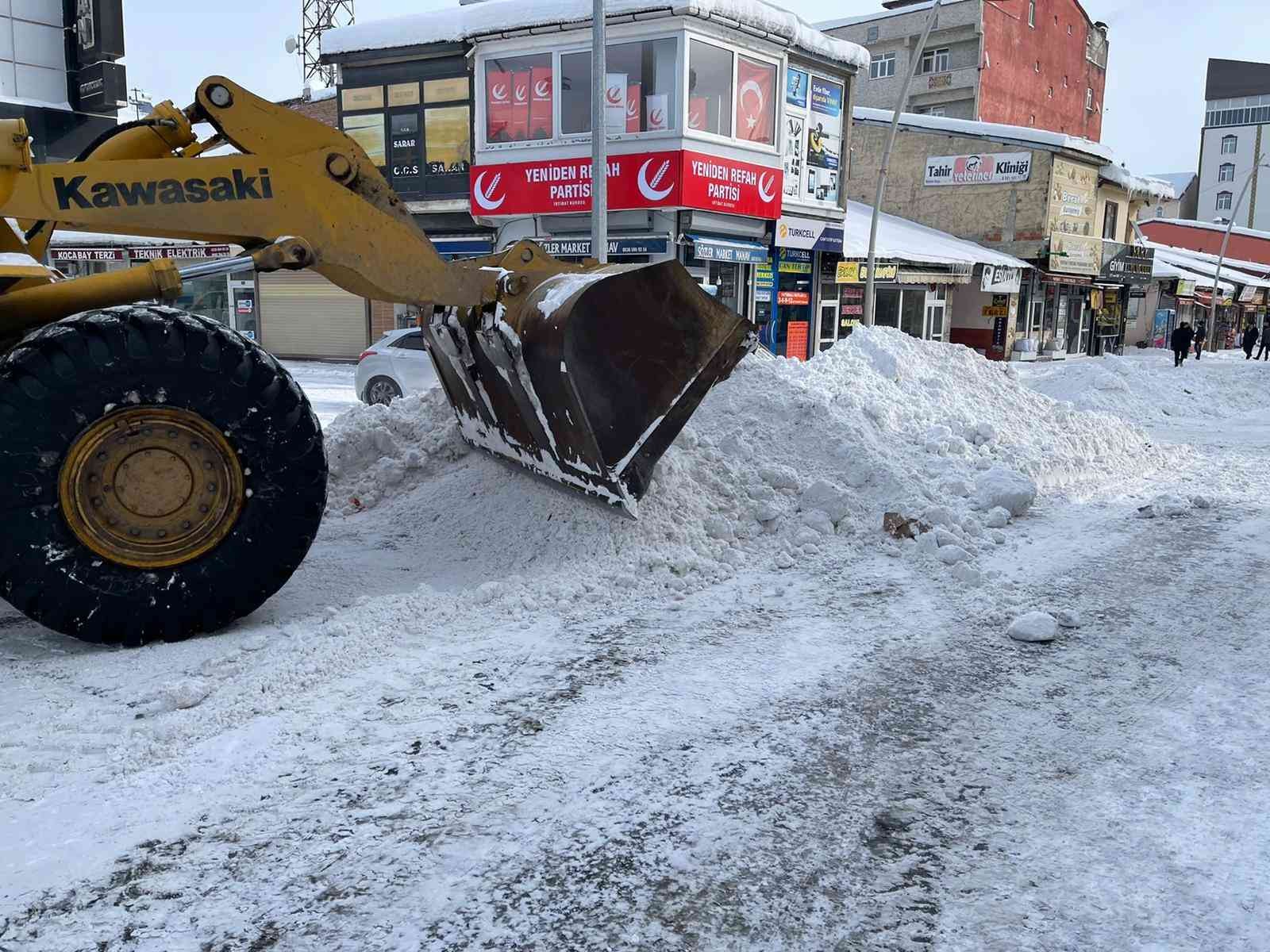 Eleşkirt’te ekiplerin kar temizleme çalışması devam ediyor #agri
