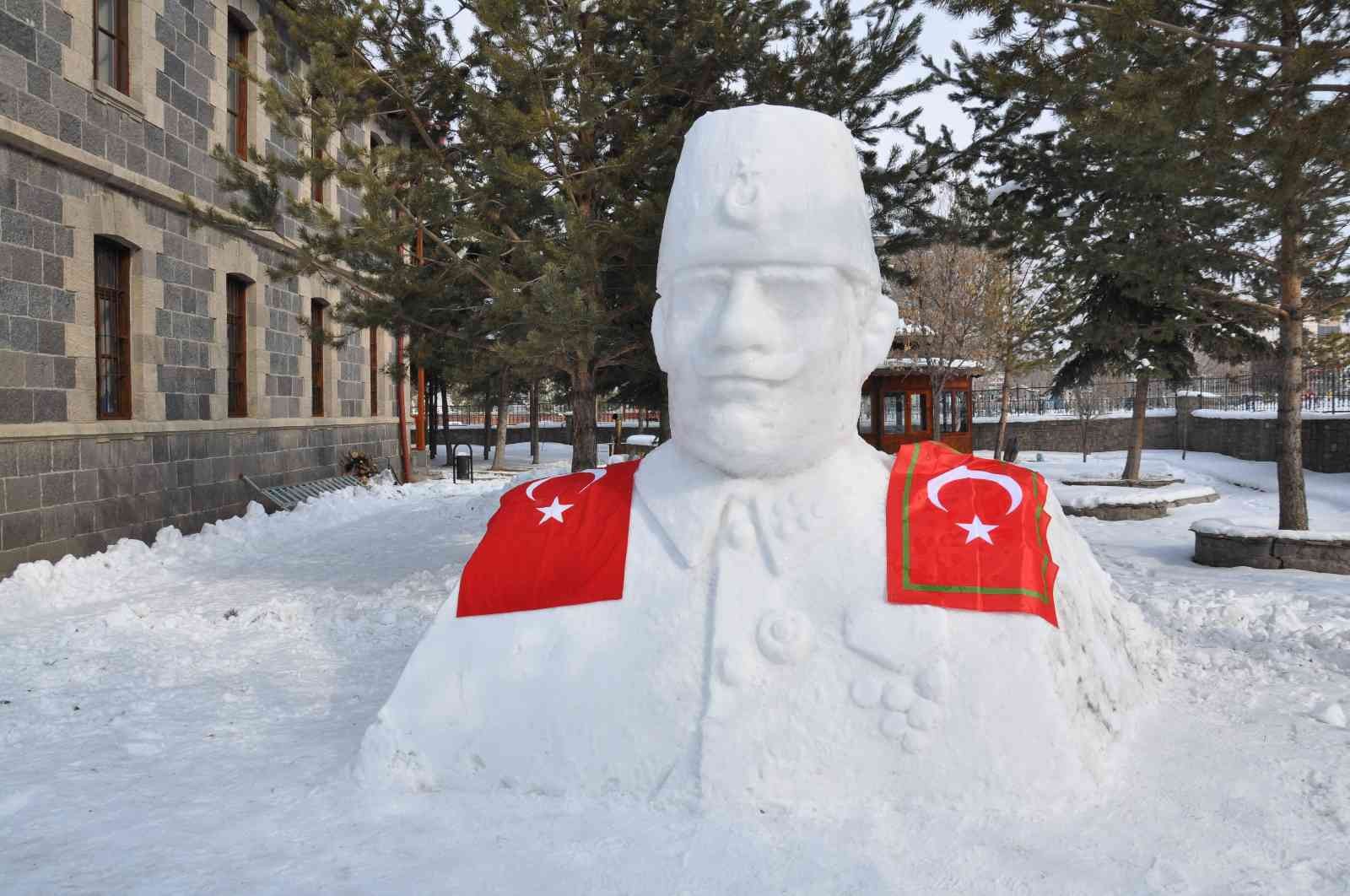 Kazım Karabekir Paşa’nın kardan heykeli yapıldı #kars
