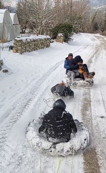 7 kafadar traktöre lastikleri bağlayarak düşe kalka kayak yaptı #burdur