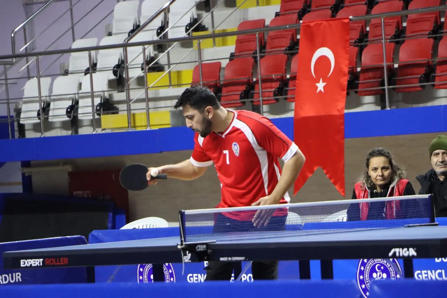 Kurumlar arası masa tenisinde emniyet personeli birinci oldu #burdur