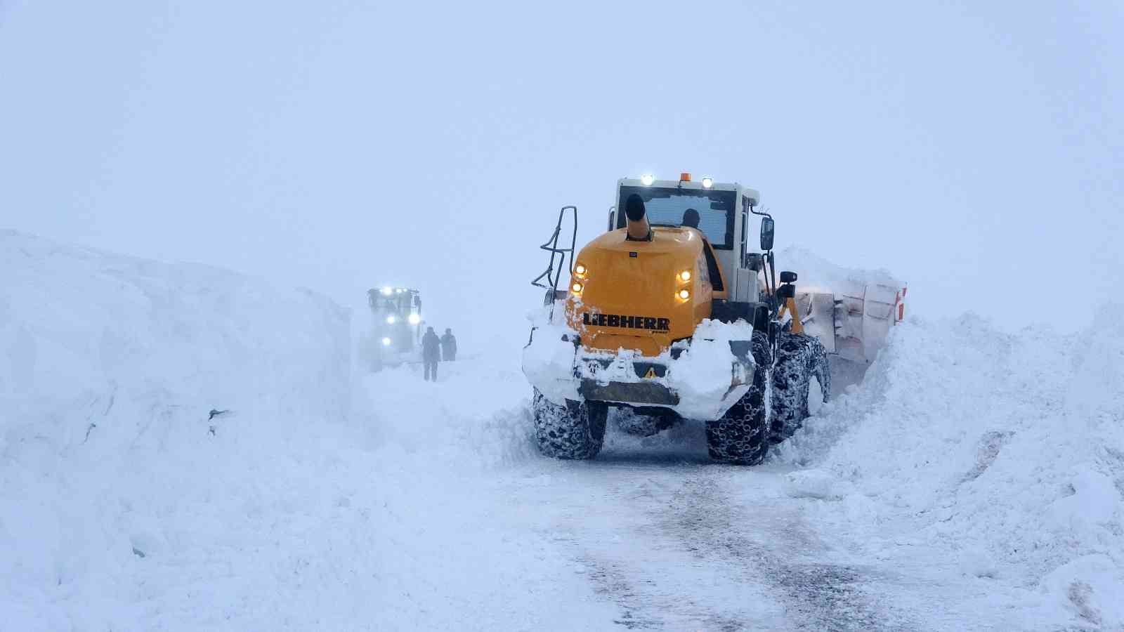 Kar kaplanlarından 50 günde 15 bin kilometre yol açma çalışması #mus