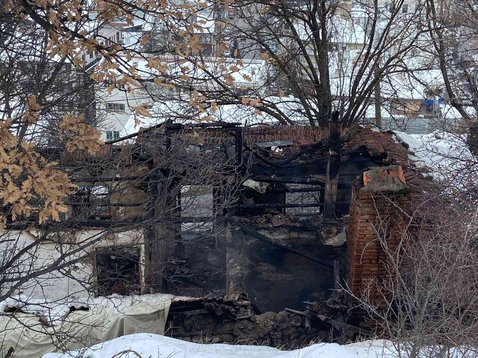 Kızılcahamam’da metruk bir evde yangın çıktı