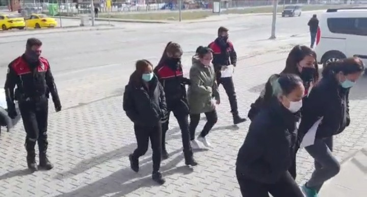 Edirne’de fuhuş operasyonu: Tayland uyruklu 4 kadın gözaltına alındı #edirne