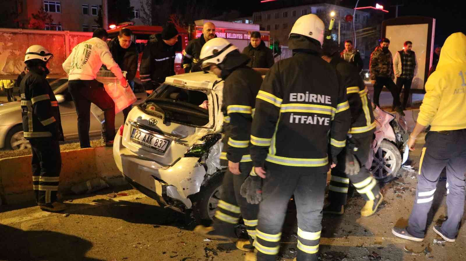 Kazada kadın sürücü Covid-19 hastası, tır sürücüsü ise alkollü çıktı #edirne