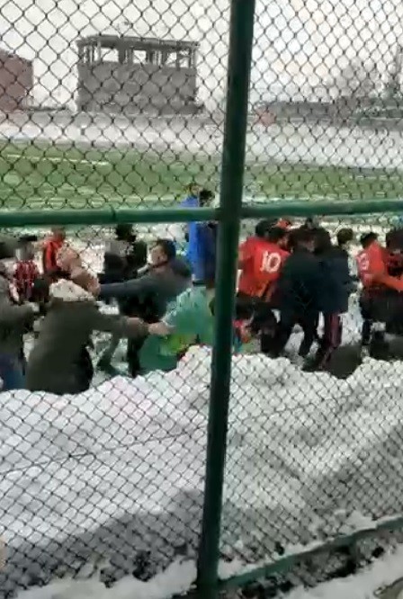 Kars’ta amatör maçta arbede! #kars