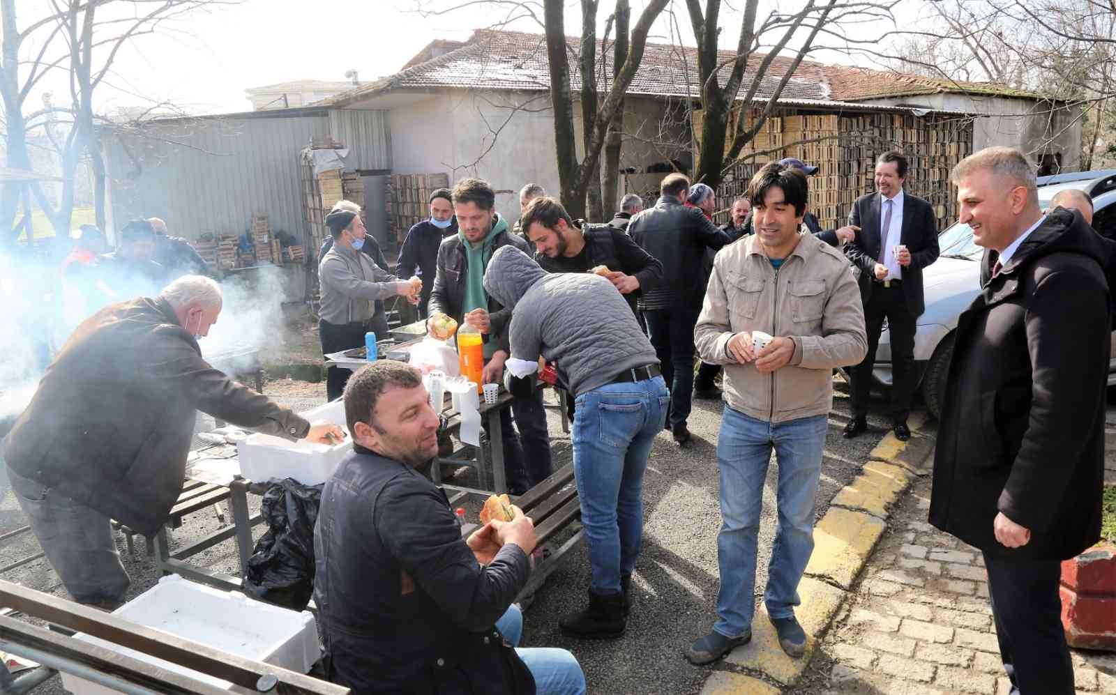 Başkan Sezer’den karla mücadele ekiplerine balık ekmek #kocaeli