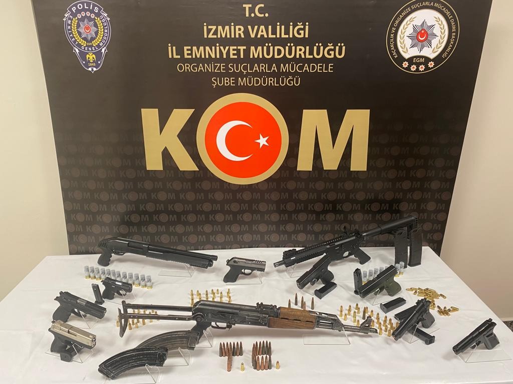 İzmir’de suç örgütüne yönelik eş zamanlı operasyon: 7 gözaltı #izmir