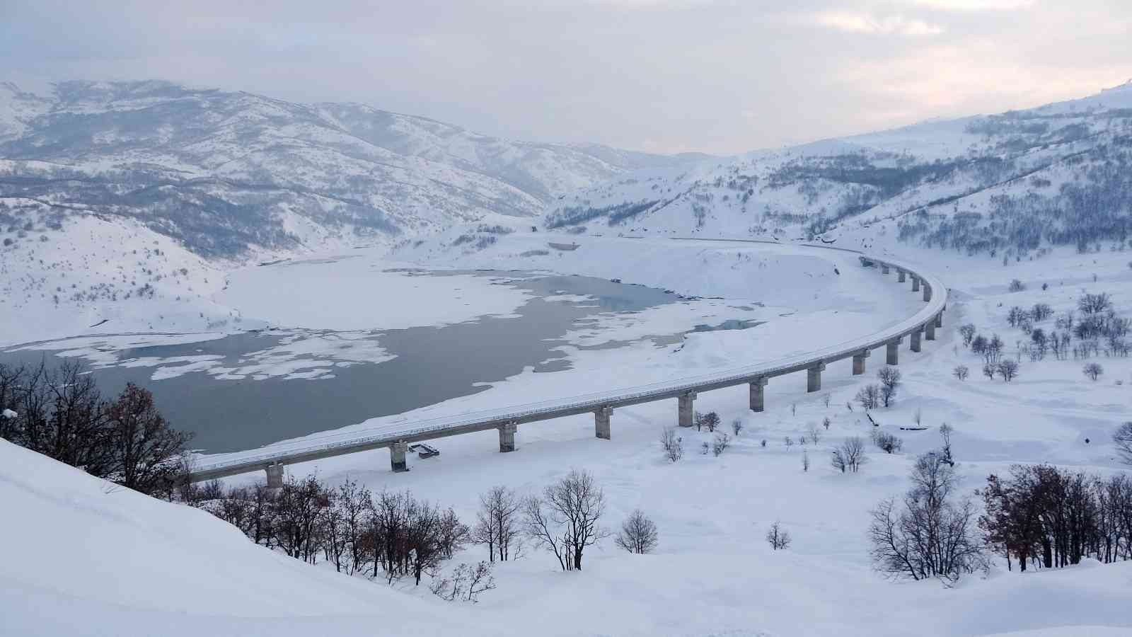 Murat Nehri kısmen buz tuttu #mus