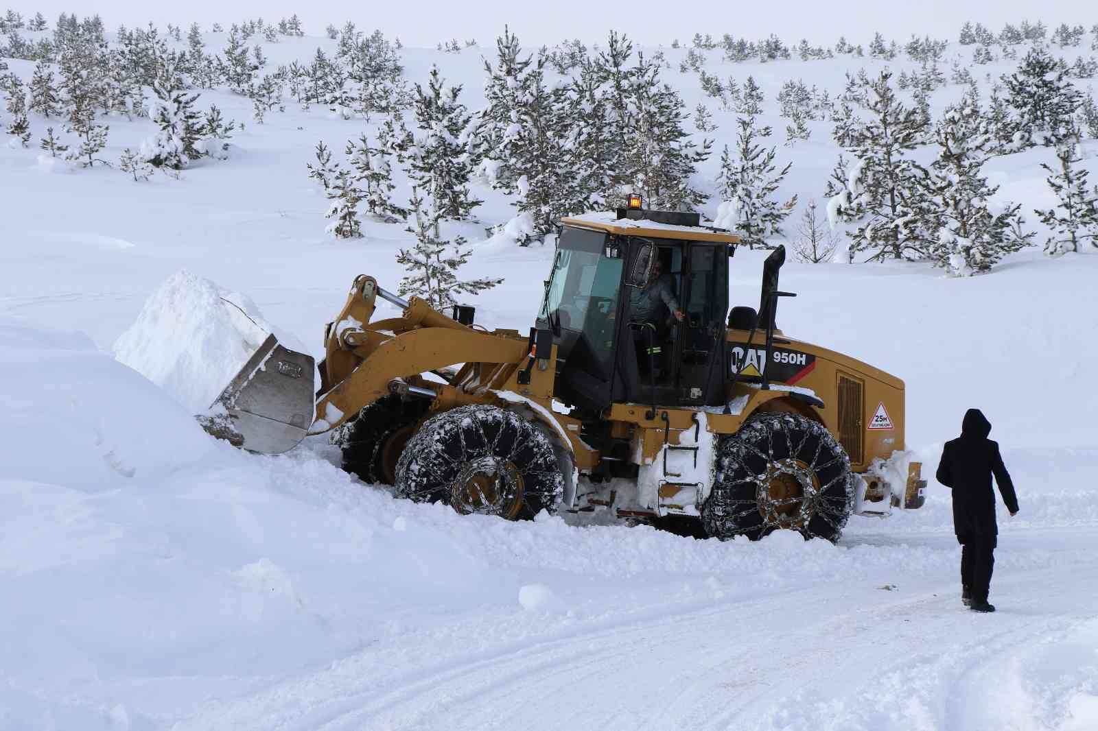 Erzincan’da kar ve tipiden 126 köy yolu ulaşıma kapalı #erzincan