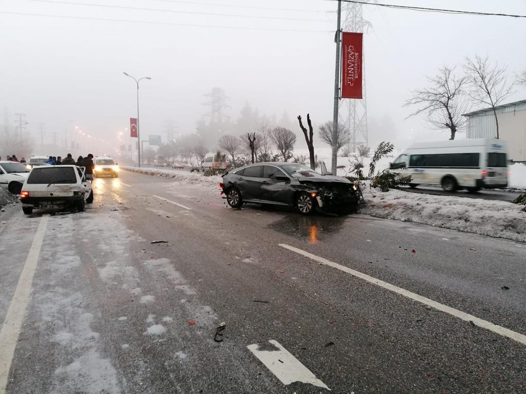 Gaziantep’te zincirleme kazalar trafiği felç etti #gaziantep