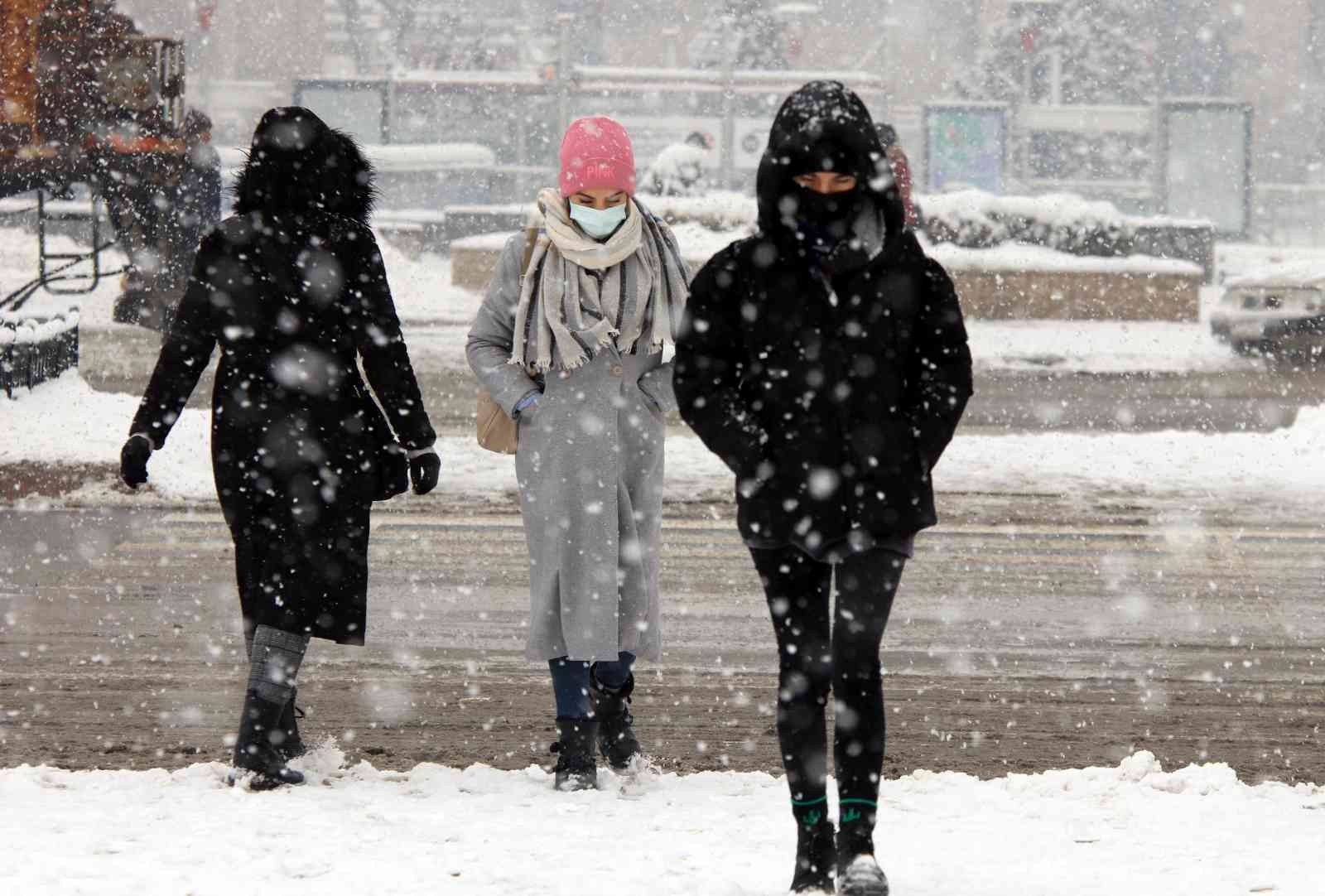 7 Yıl sonra bir ilk, Kayseri’de son 7 yılın en yüksek kar kalınlığı ölçüldü #kayseri