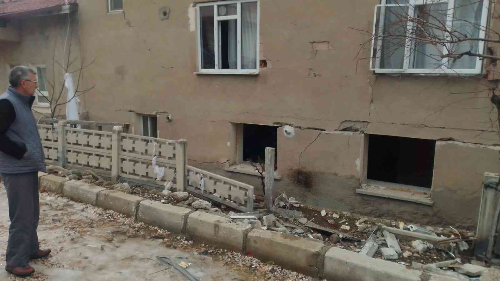 Tavşanlı’da korkutan patlama, bir ev kullanılamaz hale geldi #kutahya