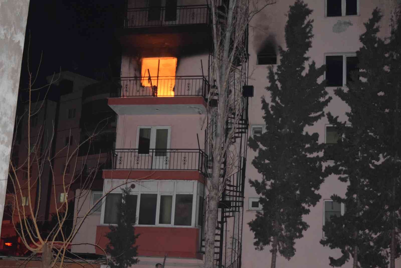 İzmir’de TÜGVA’ya ait binada yangın çıktı #izmir
