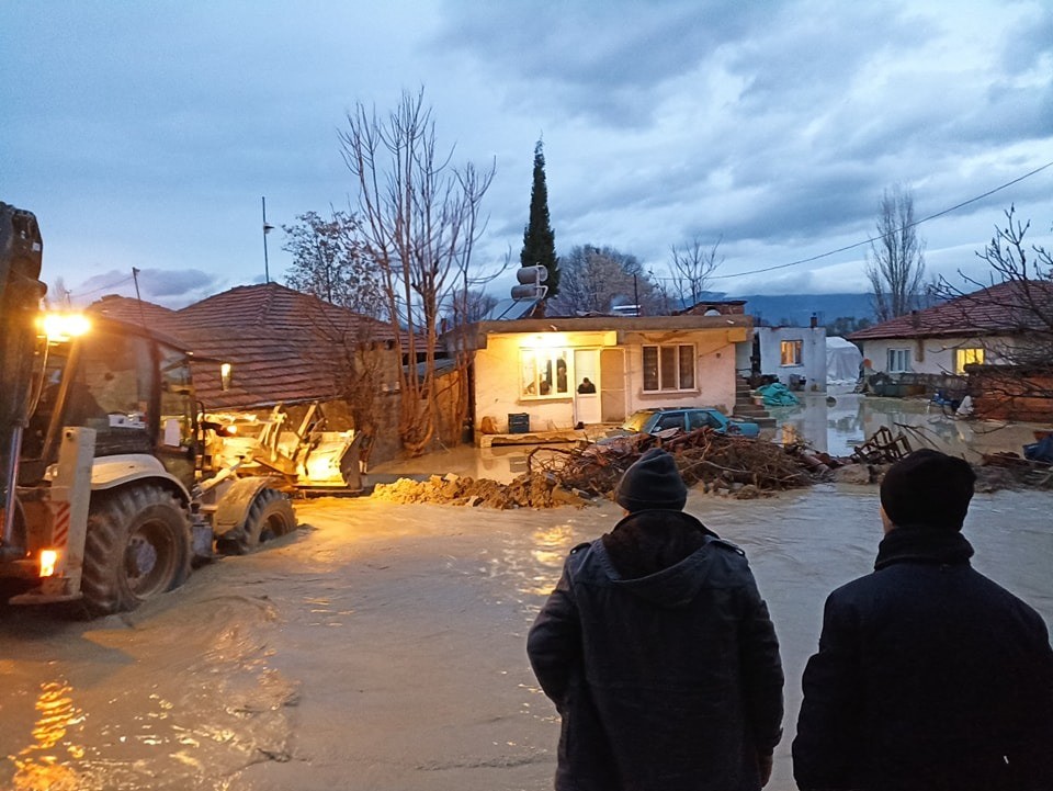 Selin vurduğu Sarayköy’de evleri su bastı