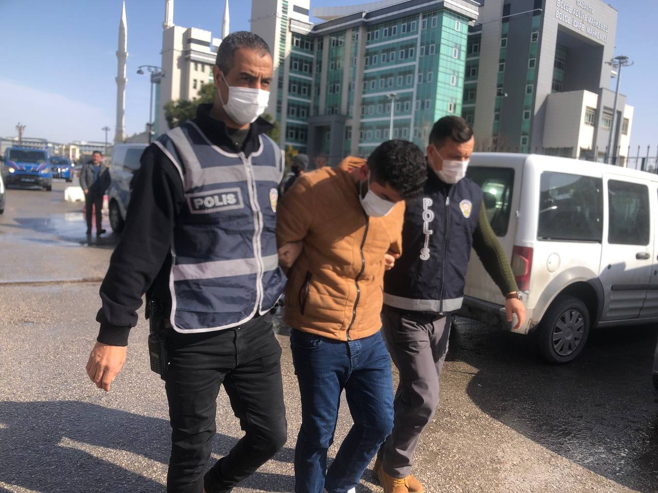 Gaziantep’te yarım kilo altın çalan soygunculardan biri yakalandı #gaziantep