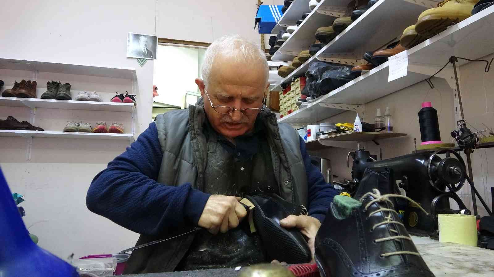 Giresunlu ayakkabı ustası fabrika üretimine karşın yarım asırdır el emeği ayakkabı üretmeyi sürdürüyor #giresun