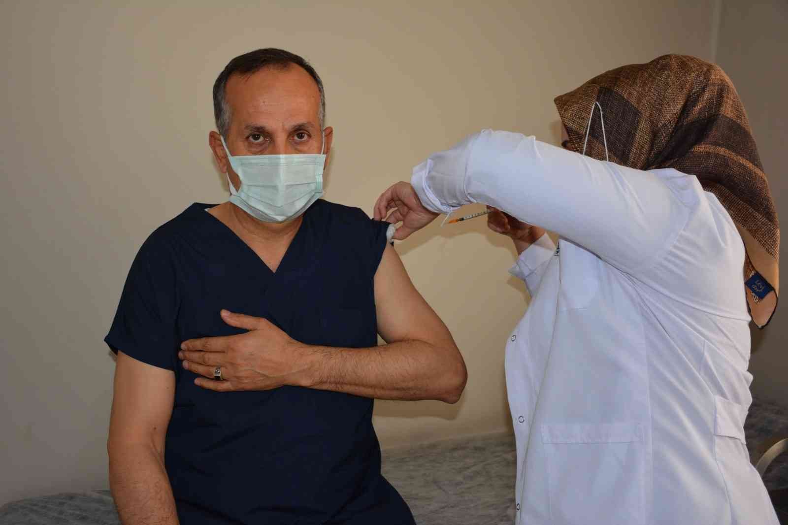Başkan Saklı 4. doz aşı oldu #hakkari