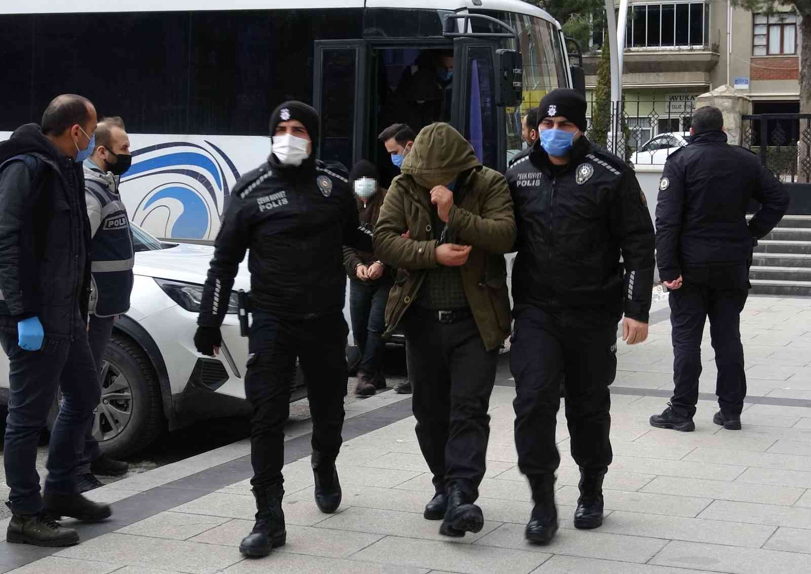 Tokat’ta av tüfeği ile 5 yıllık arkadaşını vuran zanlı soruları cevapsız bıraktı #tokat