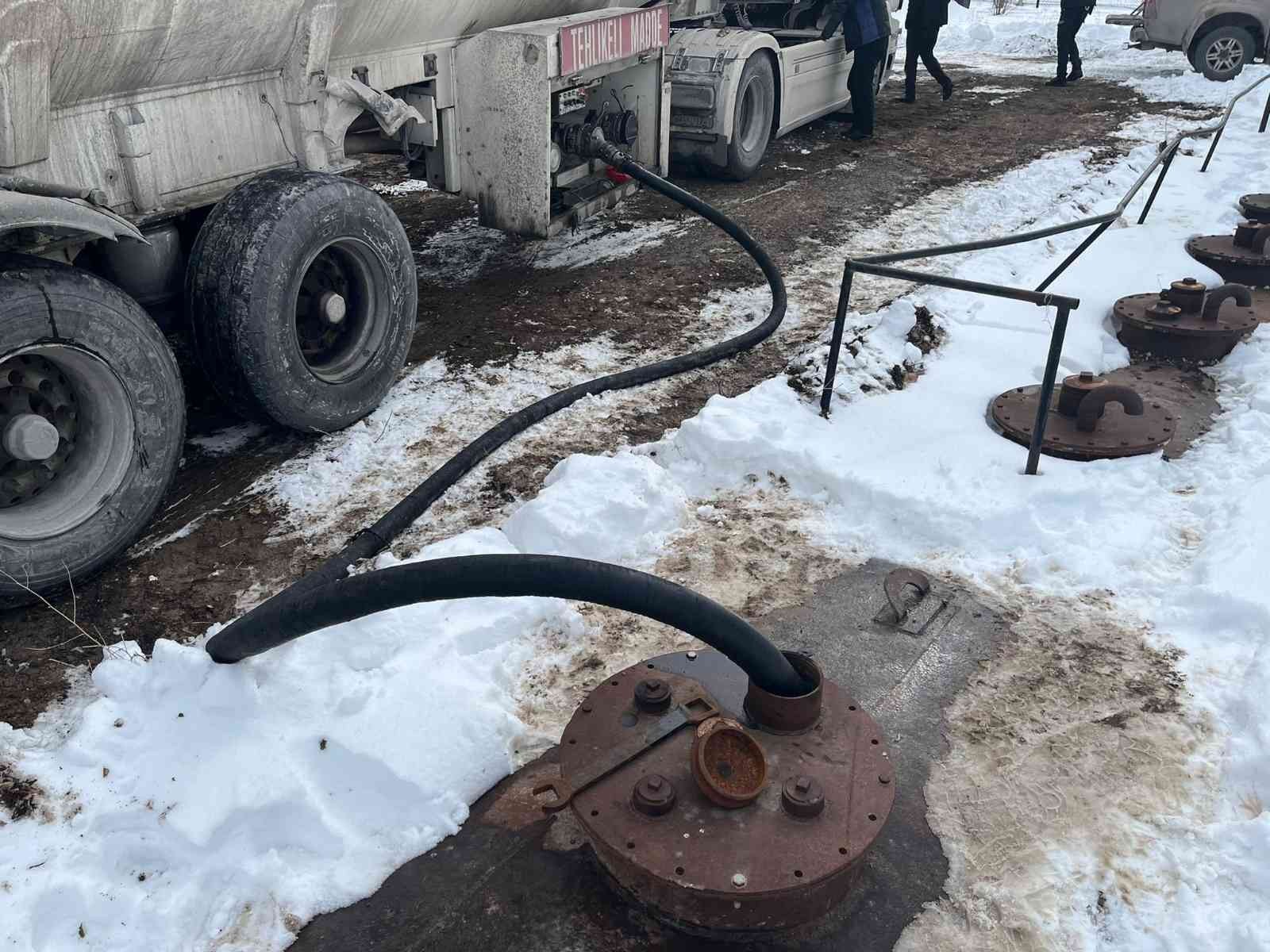 Polisin dikkati ele verdi,26 bin litre kaçak akaryakıt ele geçirildi