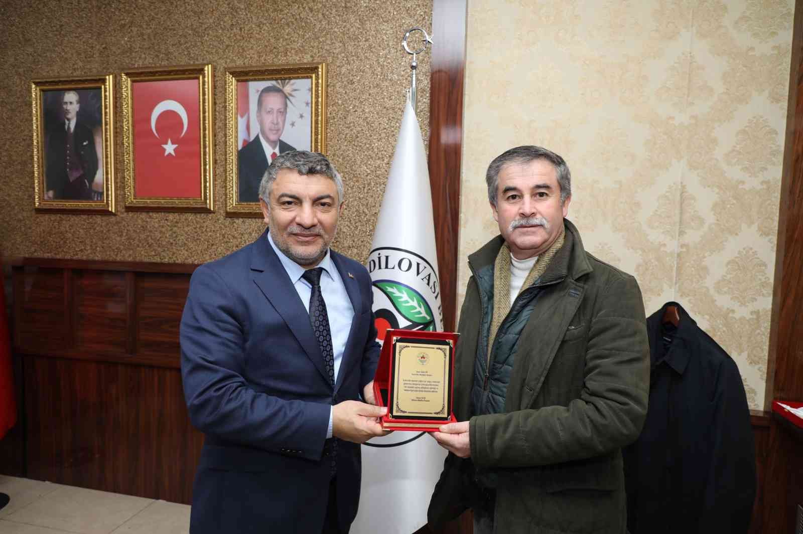 Başkan Şayir, muhtarlara teşekkür plaketi takdim etti #kocaeli