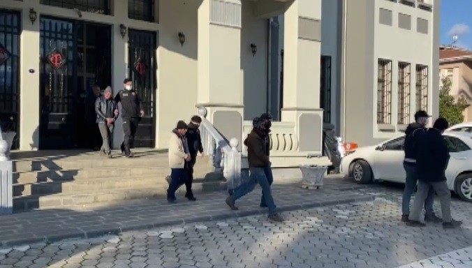 İzmir’de polisten tarihi eser kaçakçılarına operasyon: 9 gözaltı #izmir