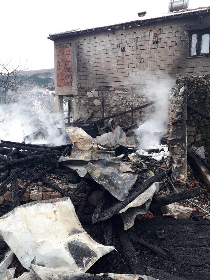 Kastamonu’da bir ahşap ev yandı #kastamonu