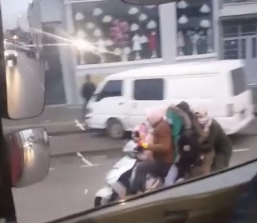 Bursa’da bir motosiklete 5 kişi bindi #bursa