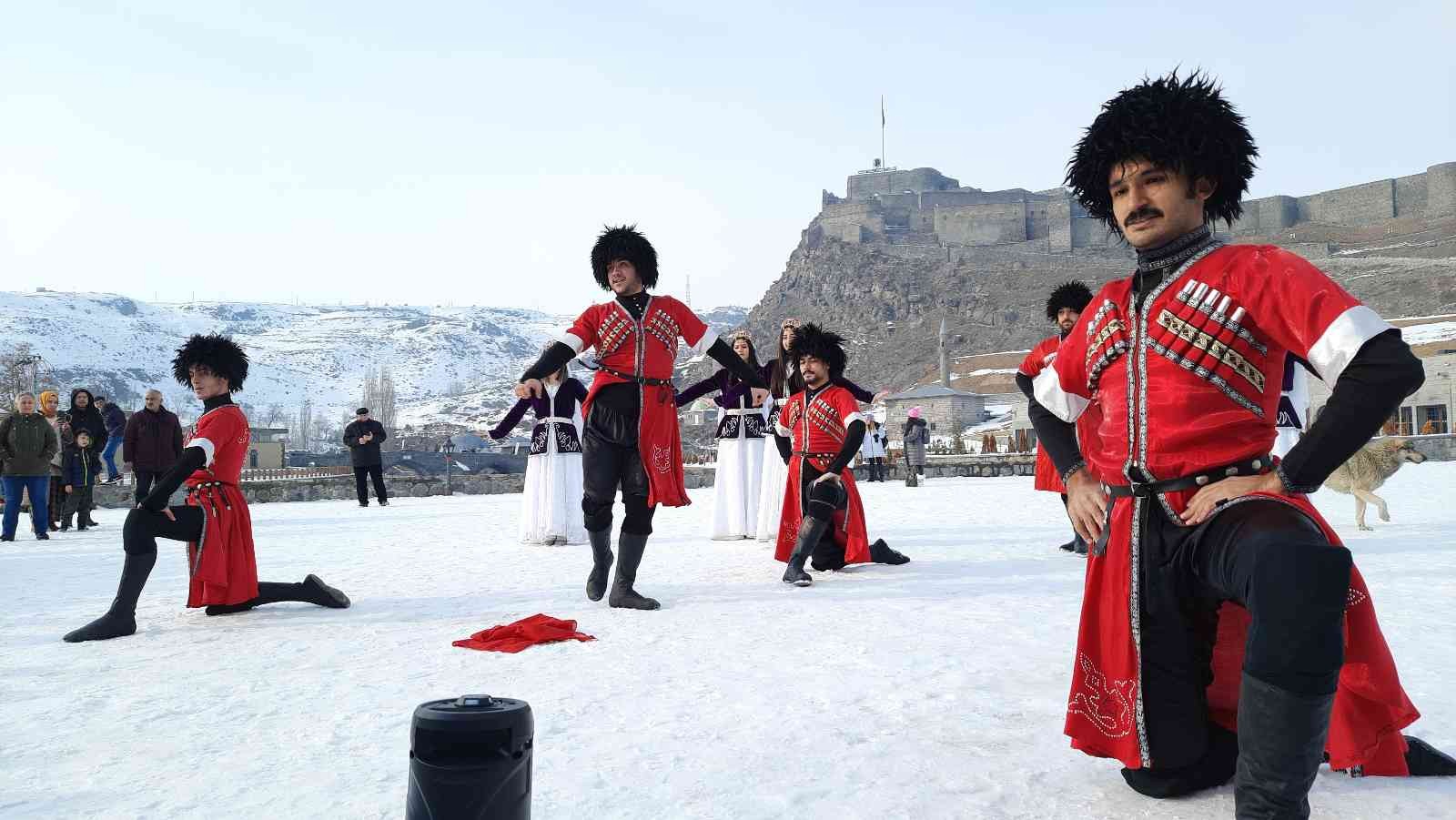 Kars’ta ‘Kafkas Dansı’ karla buluştu #kars