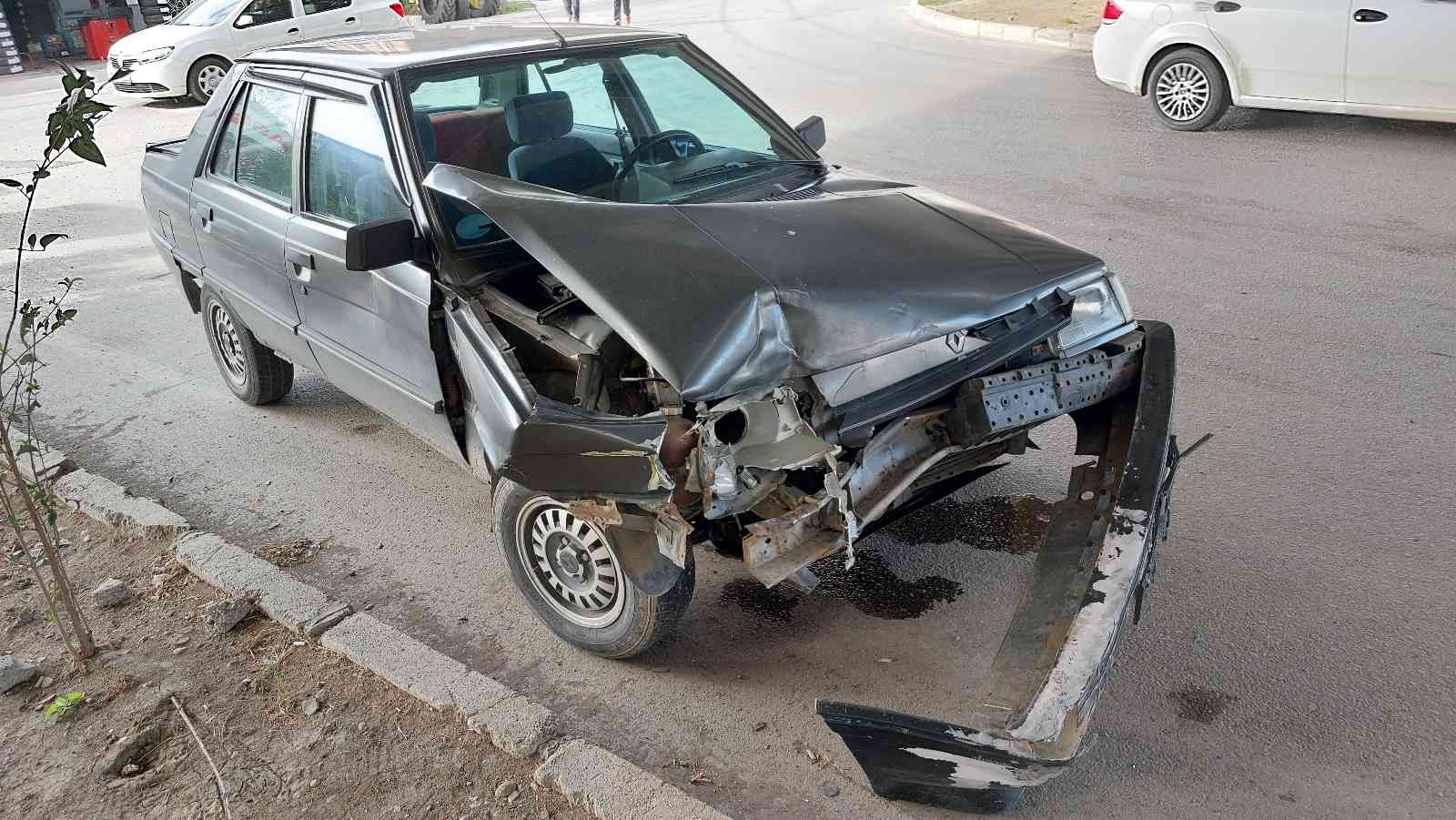 Samsun’da iki otomobil çarpıştı: 1 yaralı #samsun