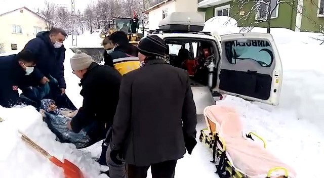 Bir metre karda hayat kurtarma mücadelesi