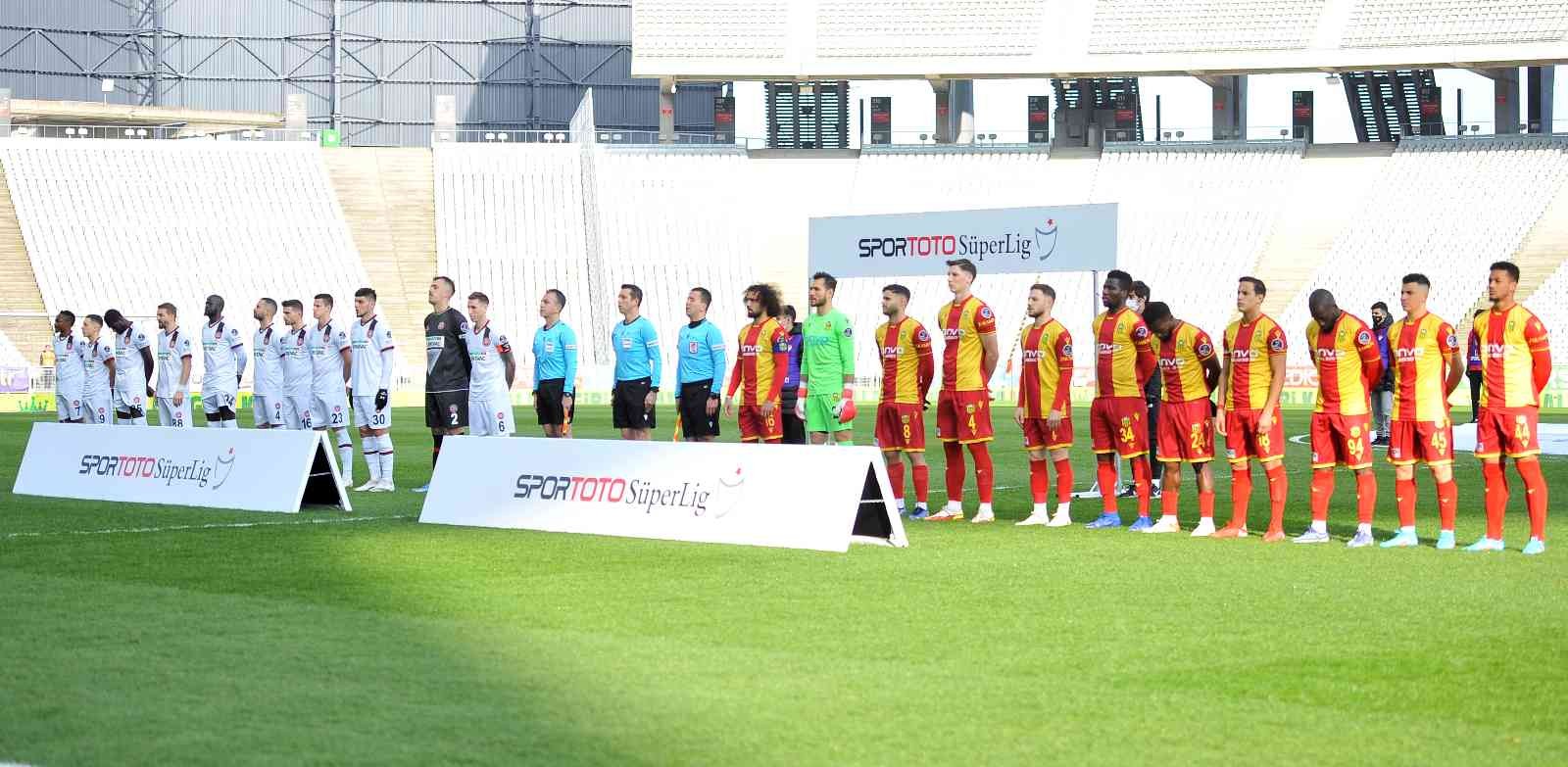 Spor Toto Süper Lig: Fatih Karagümrük: 0 - Yeni Malatyaspor: 0 (İlk yarı) #istanbul