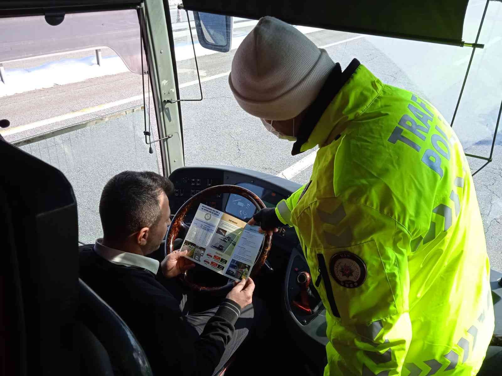 Polisten sürücü ve yolculara bilgilendirme #van