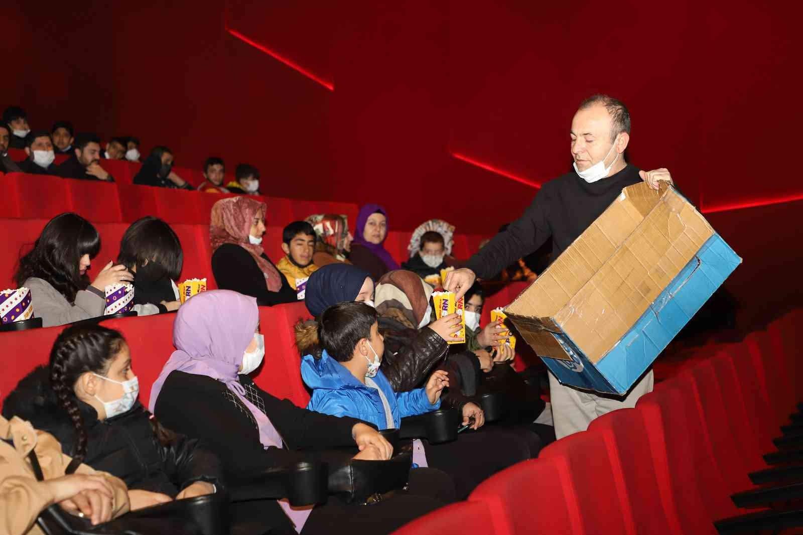 Yetim çocuklar ve anneleri sinema günlerinde buluştu #gaziantep