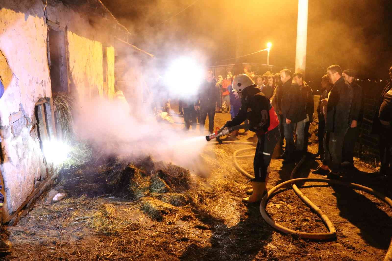 Amasya’da samanlık yangını: 100 balya saman kül oldu #amasya