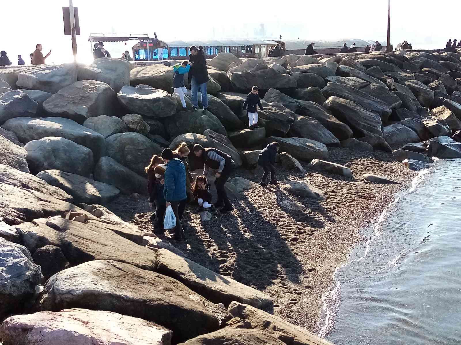 Bandırma’da deniz çekilmesini vatandaşlar merakla izliyor #balikesir