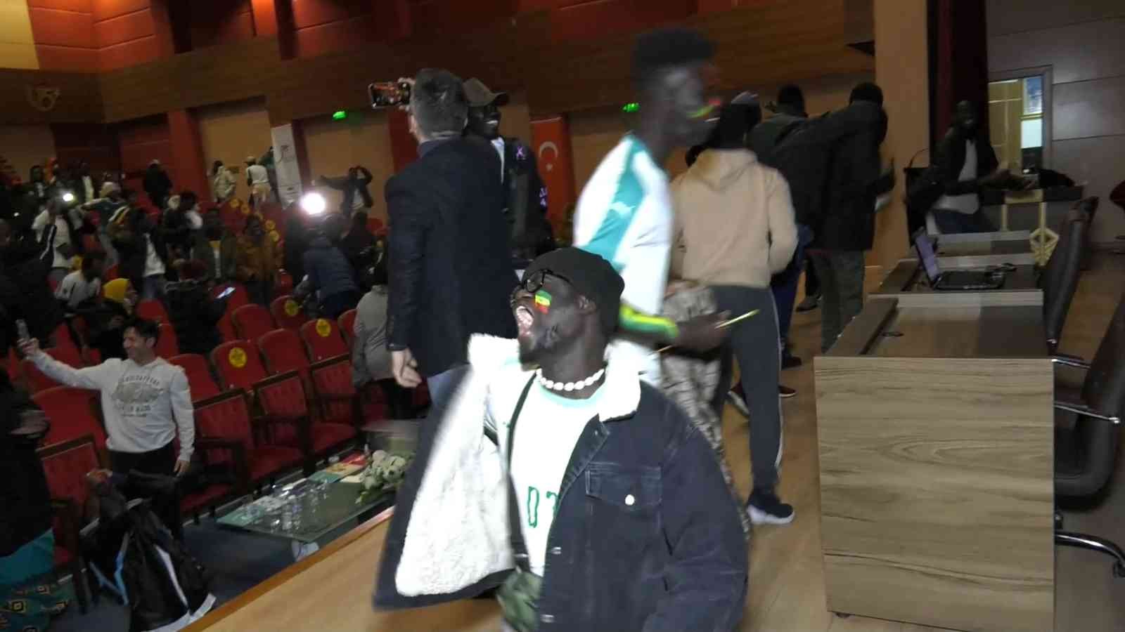 Mısır ve Senegalli öğrenciler Afrika Kupası finalini birlikte izledi #karabuk