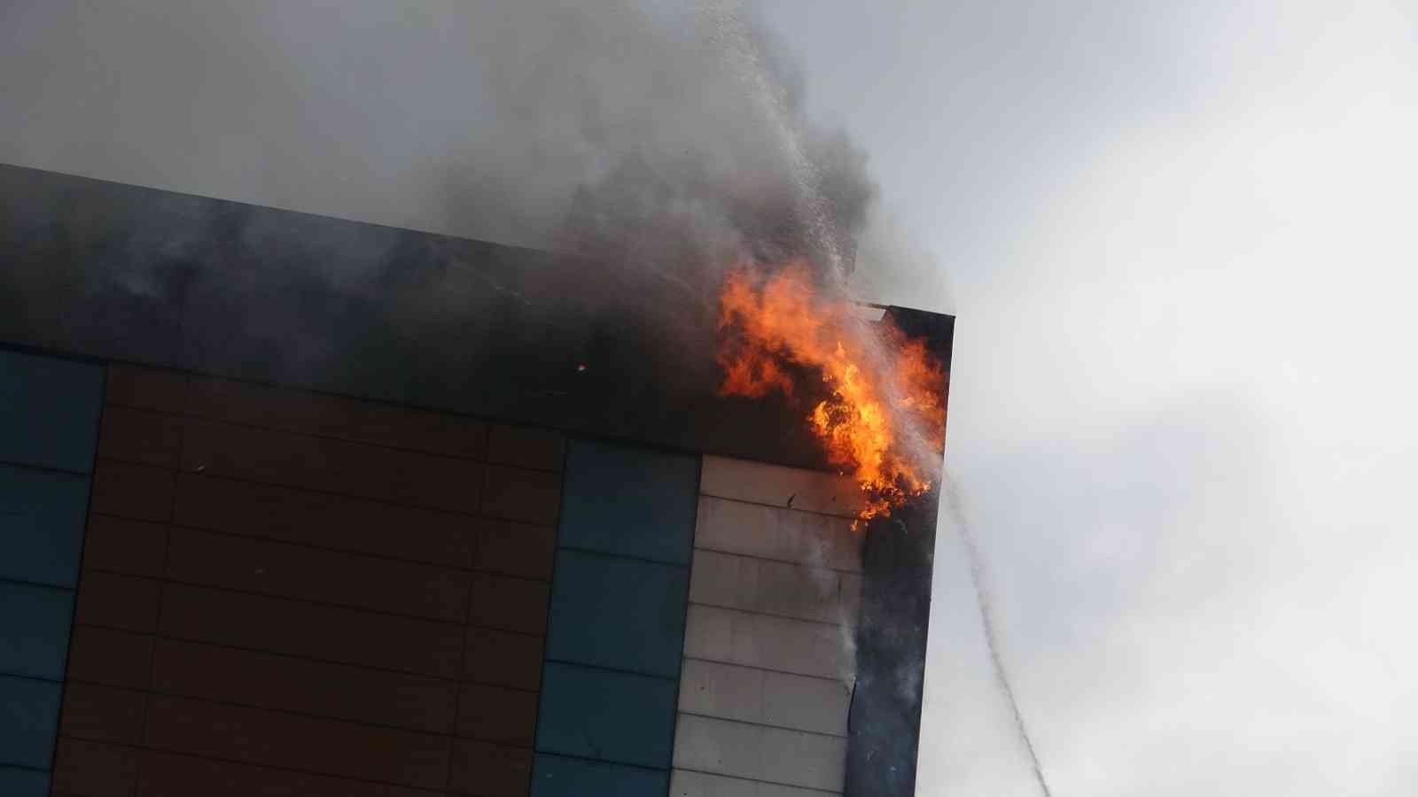 Giresun Üniversitesi’ndeki yangın kontrol altına alındı #giresun