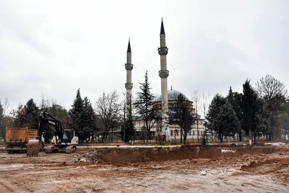 Yenişehir’e  yapılacak yeni okulun inşaatı başladı