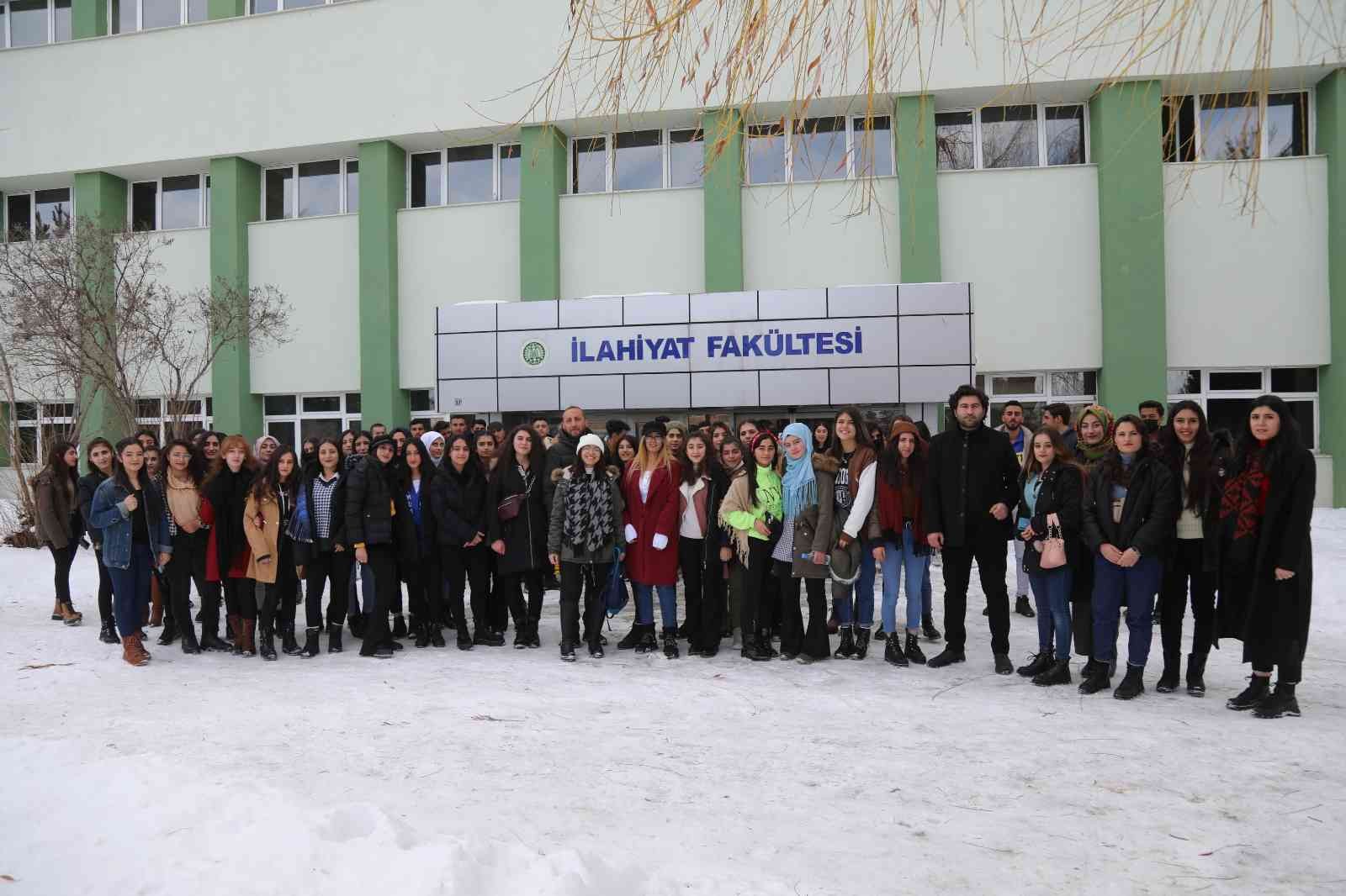 Başkaleli öğrencilere Erzurum gezisi