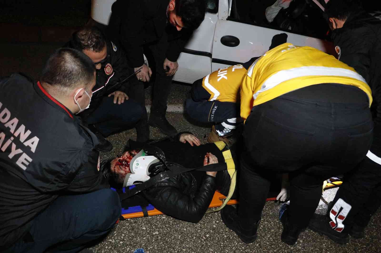 Adana otomobil ve cip çarpıştı: 3 yaralı #adana