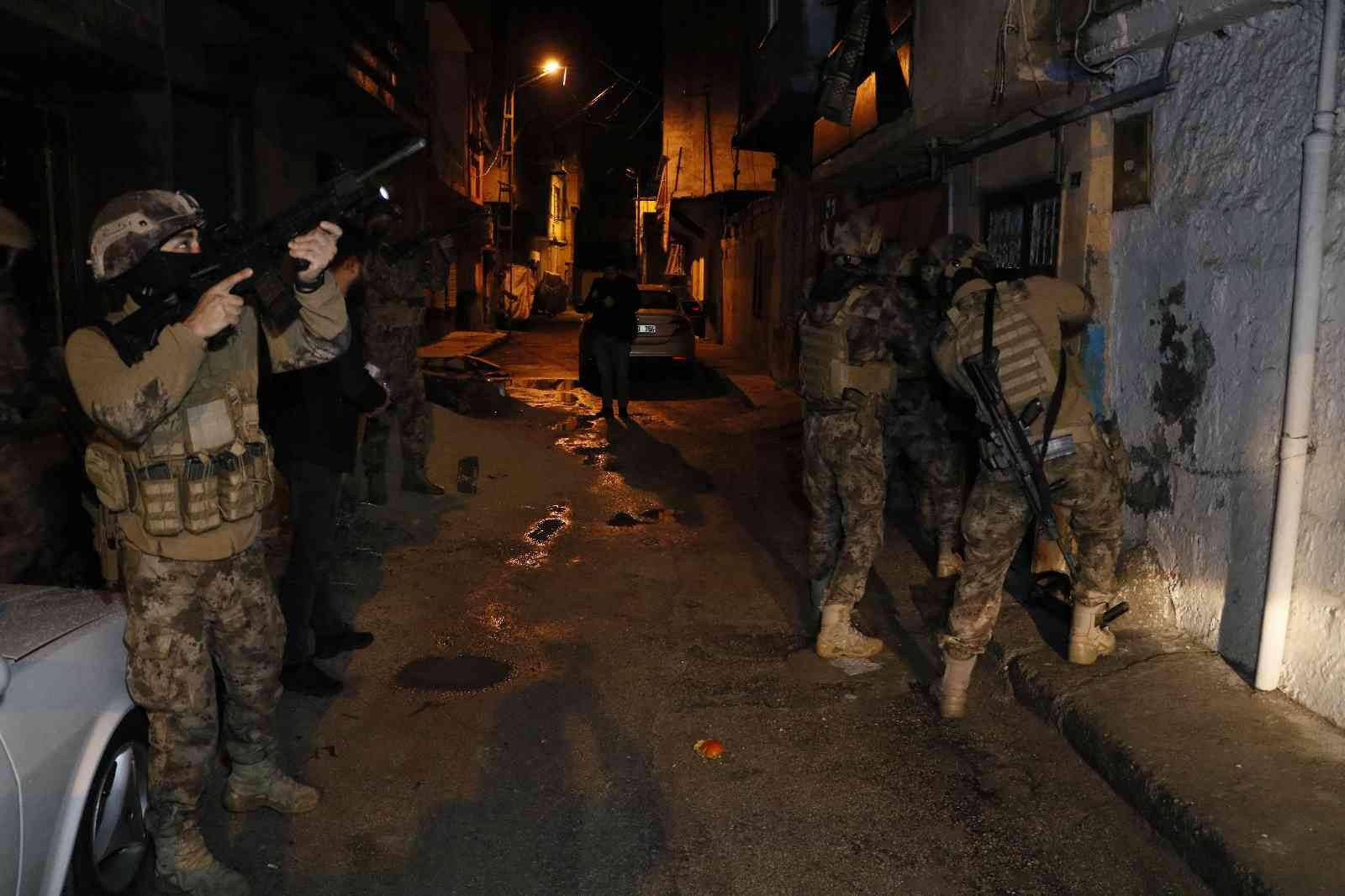 Adana’da DEAŞ operasyonu: Çok sayıda gözaltı var #adana