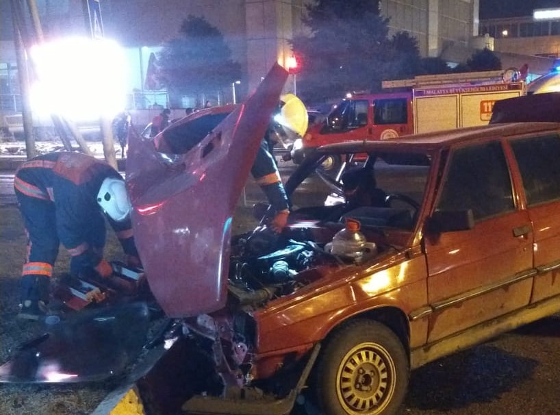 İki ayrı kazada 3 kişi yaralandı #malatya