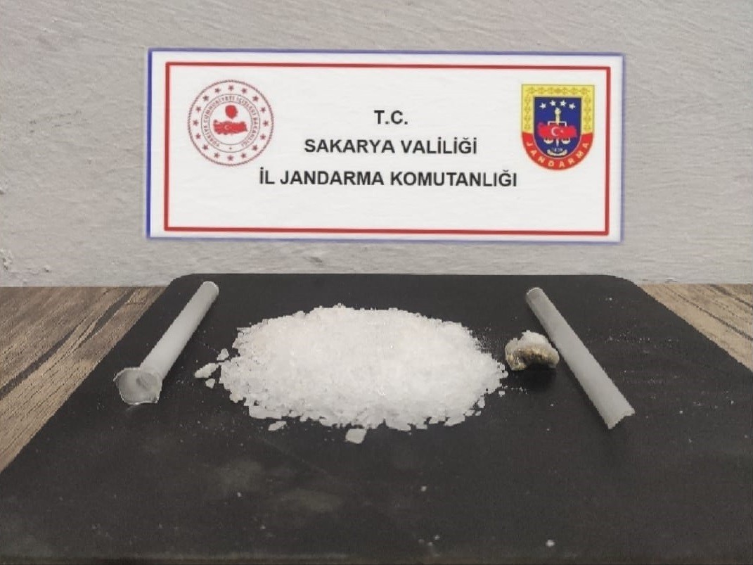 İstanbul’dan getirdiği uyuşturucu maddeleri satamadan yakalandı