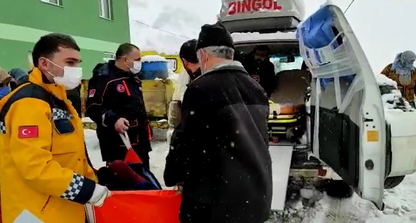Bingöl’de ekipler 50 yaşındaki hasta için seferber oldu #bingol