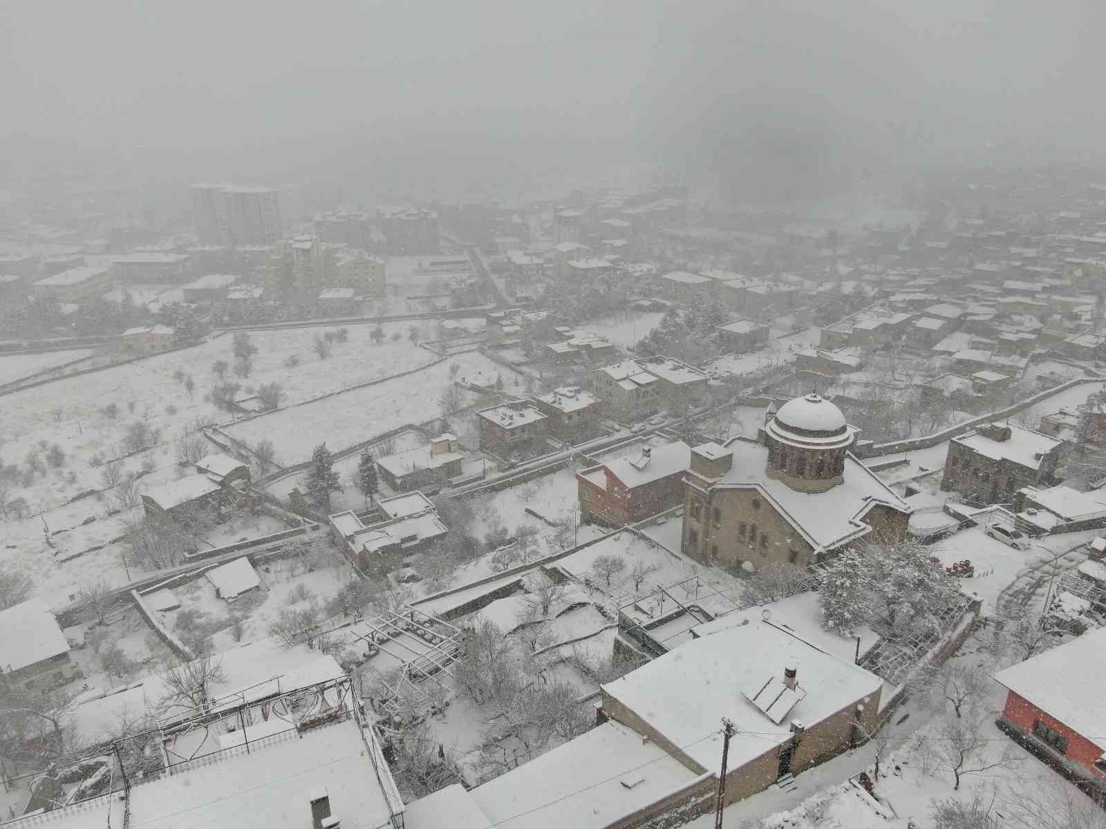 Tarihi ilçe Talas’ta kar güzelliği #kayseri