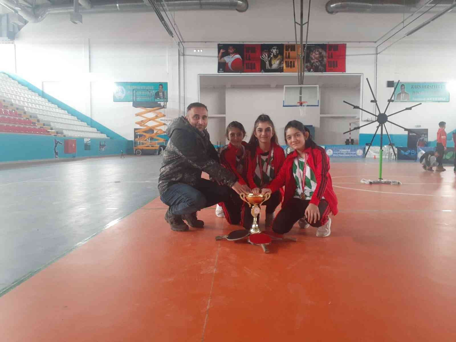 Masa tenisinde Arpaçay 3 Kasım Ortaokulu şampiyon oldu #kars