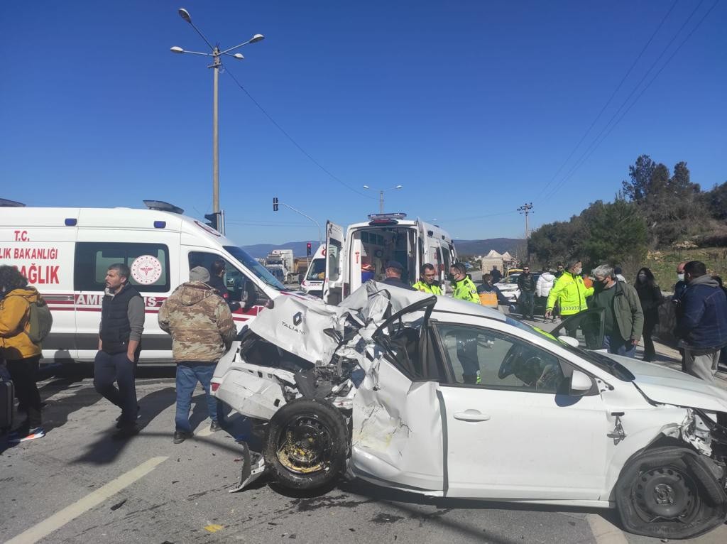 Milas-Bodrum karayolunda zincirleme trafik kazası: 1’i ağır 7 yaralı #mugla